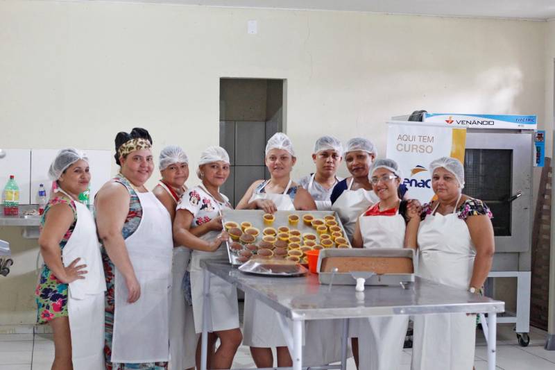 Quinze Internas custodiadas no Centro de Recuperação Feminino (CRF), localizado em Ananindeua (Região Metropolitana de Belém), participaram do curso “Preparo de Bolos Tradicionais”.

FOTO: AKIRA ONUMA / ASCOM SUSIPE
DATA: 29.11.2018
ANANINDEUA - PARÁ <div class='credito_fotos'>Foto: Akira Onuma / Ascom Susipe   |   <a href='/midias/2018/originais/b5ac92a1-5937-4139-94fd-0d6b2794a288.jpg' download><i class='fa-solid fa-download'></i> Download</a></div>