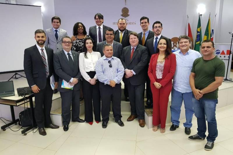 Após mais de um ano de amplo processo de construção coletiva, a Agenda Regional do Trabalho Decente de Carajás foi lançada pela Organização Internacional do Trabalho (OIT), pelo Ministério Público do Trabalho (MPT) e Tribunal Regional do Trabalho da 8ª Região (TRT 8), nesta terça-feira (24), no auditório da Ordem dos Advogados do Brasil (OAB) - Subseção Marabá.
FOTO: ASCOM CRGSP
DATA: 24.04.2018
MARABÁ - PARÁ <div class='credito_fotos'>Foto: ASCOM CRGSP | <a href='/midias/2018/originais/b5c7c578-55c3-4ce9-ace4-8227ff966029.jpg' download><i class='fa-solid fa-download'></i> Download</a></div>