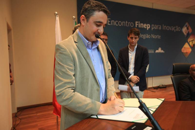 A maior financiadora de estudos e projetos da América Latina, a Financiadora de Estudos e Projetos (FINEP), abriu um escritório em Belém focado no desenvolvimento da pesquisa e inovação na região Norte. A FINEP é uma empresa pública brasileira de fomento à ciência, tecnologia e inovação em empresas, universidades, institutos tecnológicos e outras instituições públicas ou privadas, sediada no Rio de Janeiro.  A empresa é vinculada ao Ministério da Ciência e Tecnologia e Inovação. A inauguração (foto) ocorreu durante a abertura de “Encontro Finep para Inovação”. A abertura contou com a presença do Governador em Exercício Zequinha Marinho, do secretário de Estado de Ciência, Ciência, Tecnologia e Educação Técnica e Tecnológica, Alex Fiuza de Melo e contou com a participação de autoridades do Ministério da Ciência, Tecnologia, Inovações e Comunicações (Mctic), da Finep, do Governo do Estado do Pará, além de representantes de instituições locais.

FOTO RODOLFO OLIVEIRA / AG. PARÁ
DATA: 19.12.2018
BELÉM - PARÁ
 <div class='credito_fotos'>Foto: Rodolfo Oliveira/Ag. Pará   |   <a href='/midias/2018/originais/b5db4917-0294-41ba-846e-e994010757c3.jpg' download><i class='fa-solid fa-download'></i> Download</a></div>