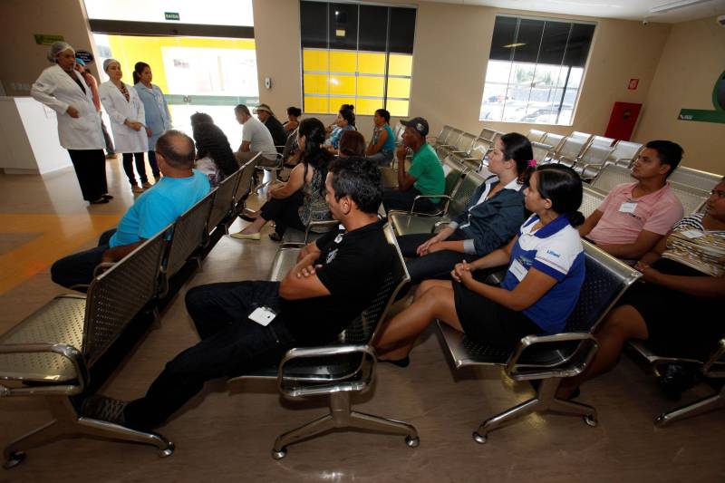 O Hospital Regional Público do Leste (HRPL), referência em atendimento de urgência às vítimas de acidente vascular cerebral, foi certificado pela Organização Nacional de Acreditação (ONA) como hospital acreditado nível 1, por atender o critério de segurança do paciente em todos os seus processos, o que inclui o aspecto da estrutura do ambiente hospitalar, pessoas capacitadas e processos institucionalizados. A ONA é uma entidade não governamental e sem fins lucrativos que certifica a qualidade de serviços de saúde no Brasil com o objetivo de promover um processo constante de avaliação e aprimoramento na área de saúde e, dessa forma, melhorar a qualidade da assistência no País.

FOTO: ASCOM / HRPL
DATA: 05.01.2018
PARAGOMINAS - PARÁ <div class='credito_fotos'>Foto: ASCOM HRPL   |   <a href='/midias/2018/originais/b6182837-9a8e-4ef3-b6d8-4739ff8ed334.jpg' download><i class='fa-solid fa-download'></i> Download</a></div>