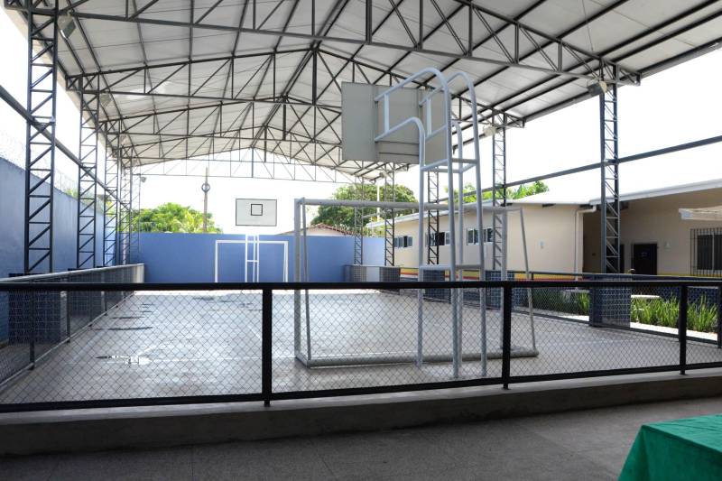 A nova escola é a sexta que o governo entrega desde março. Na próxima quinta-feira, 28, será inaugurada a Escola de Ensino Fundamental Gregório de Almeida Brito; localizada no Paar (Ananindeua).
FOTO: FERNANDO NOBRE / ASCOM SEDUC
DATA: 23.06.2018
ANANINDEUA - PARÁ <div class='credito_fotos'>Foto: FERNANDO NOBRE/ASCOM SEDUC | <a href='/midias/2018/originais/b687d3cb-c0c9-430a-968b-07c566c8ec73.jpg' download><i class='fa-solid fa-download'></i> Download</a></div>