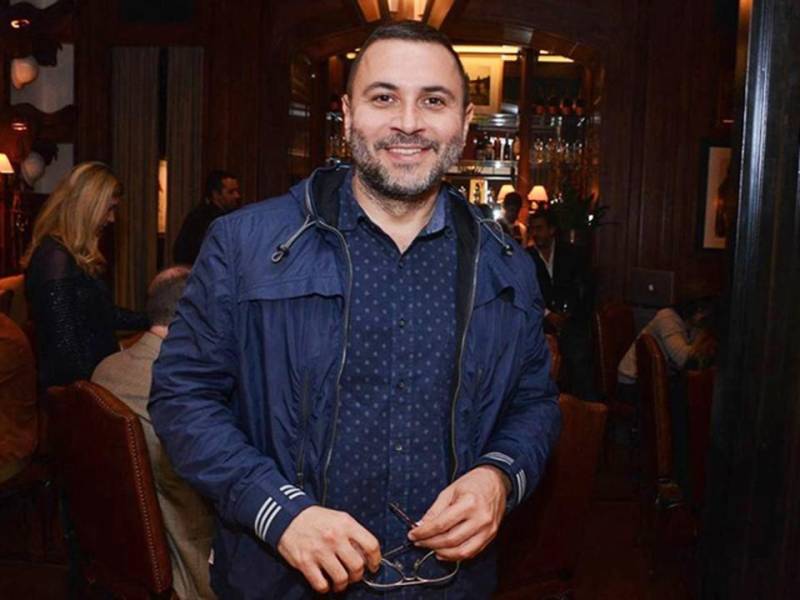 Na próxima segunda-feira (21), no Espaço São José Liberto, o estilista André Lima (foto) ministrará a palestra “Identidade criativa”, a partir das 15 h, no Anfiteatro Coliseu das Artes. A palestra é a primeira etapa do Projeto Laboratório de Inovação e Desenvolvimento da Identidade Criativa, uma ação de qualificação profissional, acesso ao mercado e inovação na área de economia criativa, destinada aos empreendedores de moda autoral da Região Metropolitana de Belém, atendidos prioritariamente pelo Arranjo Produtivo Local de Moda, Design e Indústria do Vestuário – Polo Metrópole e sua cadeia produtiva.
FOTO: RODRIGO ZORZI / DIVULGAÇÃO
DATA: 16.05.2018
<div class='credito_fotos'>Foto: RODRIGO ZORZI / DIVULGAÇÃO | <a href='/midias/2018/originais/b6c50fcb-6e8c-442c-8f45-004ea05e73a6.jpg' download><i class='fa-solid fa-download'></i> Download</a></div>