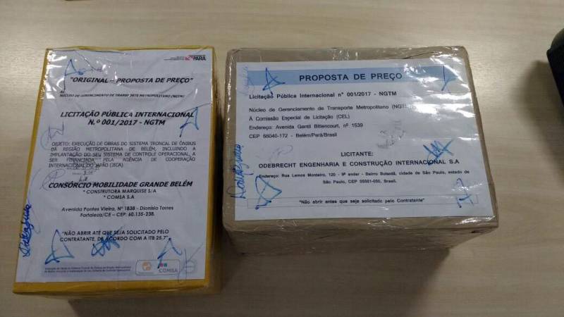 O Governo do Estado, através do Núcleo de Gerenciamento de Transporte Metropolitano (NGTM), informa que na sexta-feira (4) foi realizada a sessão de abertura das propostas de preço da Licitação Pública Internacional (foto) nº 001/2017 - NGTM, para a execução da nova Rodovia BR-316 e infraestrutura do BRT (Bus Rapid Transit) Metropolitano, com a participação das empresas cujas propostas técnicas foram consideradas substancialmente adequadas, de acordo com as diretrizes do agente financeiro, a Agência de Cooperação Internacional do Japão - JICA. O Núcleo de Gerenciamento afirma que, somente após a conclusão da análise das referidas propostas é que será declarada a empresa vencedora do certame. Participaram dessa última etapa as empresas Odebrecht Engenharia e Construção Internacional S.A., que apresentou proposta de preço no valor de R$ 384.607.698,55, e o Consórcio Mobilidade Grande Belém (Construtora Marquise S.A. / COMSA S.A.) com proposta de R$ 534.436.913,29.
FOTO: ASCOM / NGTM
DATA: 05.05.2018
BELÉM - PARÁ <div class='credito_fotos'>Foto: ASCOM NGTM | <a href='/midias/2018/originais/b6d3857b-4317-4ff2-80ca-7becdc9a9469.jpg' download><i class='fa-solid fa-download'></i> Download</a></div>
