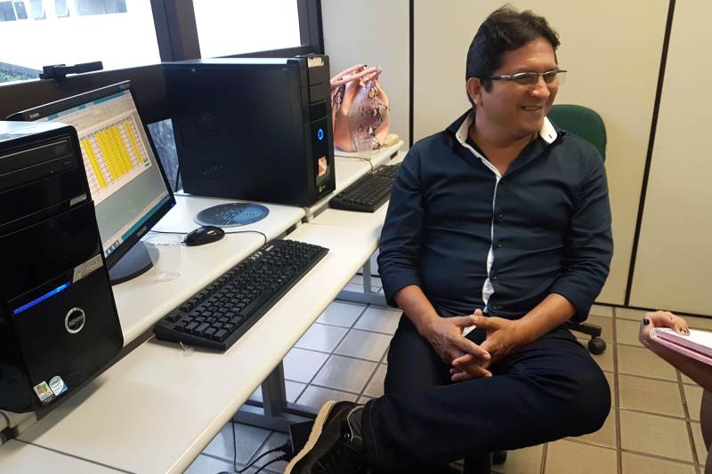 Encerrou nesta quinta-feira, 26, o módulo de Equilíbrio Fiscal do Workshop de Melhoria da Situação Fiscal dos Municípios do Pará para o polo Belém III, criado recentemente para atender os gestores e técnicos que não participaram do primeiro circuito de workshops, iniciado em outubro do ano passado, e que capacitou 53 cidades que integram o Programa Municípios Sustentáveis (PMS), desenvolvido pela Secretaria Extraordinária de Municípios Sustentáveis (Semsu). Na foto, o prefeito de Magalhães Barata, Gerson Miranda.
FOTO: DANI FILGUEIRAS / ASCOM SEMSU
DATA: 26.04.2018
BELÉM - PARÁ <div class='credito_fotos'>Foto: DANI FILGUEIRAS / ASCOM SEMSU | <a href='/midias/2018/originais/b6fce768-b55b-4e23-ae3d-563e6672b40f.jpg' download><i class='fa-solid fa-download'></i> Download</a></div>