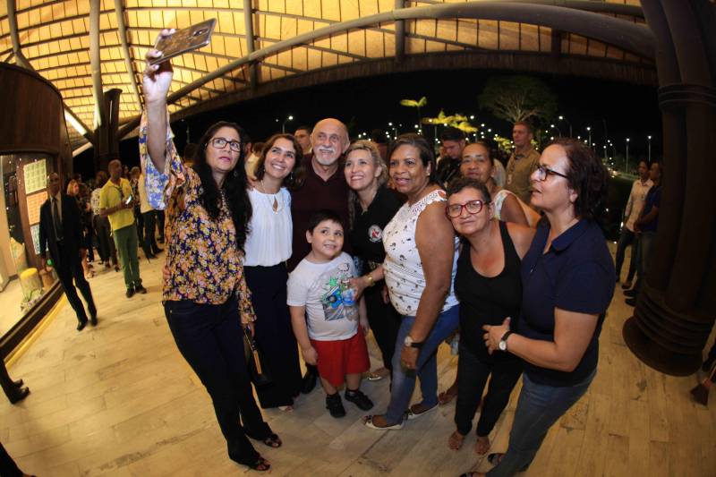 O Parque Estadual do Utinga (PEUt) o mais importante espaço de preservação e estudo da biodiversidade dentro da Região Metropolitana de Belém será reaberto à população a partir desta sexta,16, a partir das 16h30, com apresentações artísticas, com o Boi Veludinho, crianças do Pro Paz e a premiada Orquestra Sinfônica do Theatro da Paz. A apresentação será em um espaço ao ar livre e não será necessária a retirada de ingressos, por esse motivo, a recomendação é que o público chegue cedo, porque a entrada será fechada quando o espaço estiver lotado.
FOTO: MÁCIO FERREIRA / AG PARÁ
DATA: 16.03.2018
BELÉM - PARÁ <div class='credito_fotos'>Foto: MÁCIO FERREIRA/ AG. PARÁ | <a href='/midias/2018/originais/b78290f3-c895-4584-a268-3fffed443a8f.jpg' download><i class='fa-solid fa-download'></i> Download</a></div>