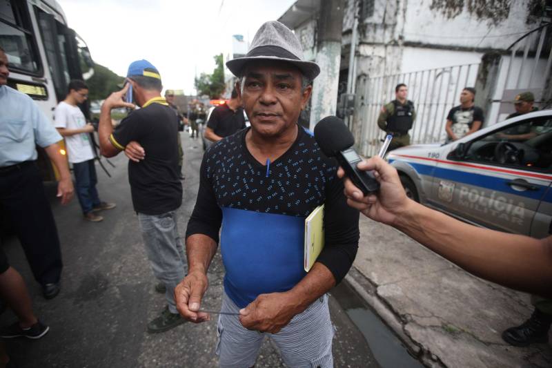 A Polícia Militar e agentes de Departamento de Trânsito do Pará (Detran) realizaram a Operação “Ônibus Seguro” no final a tarde desta terça-feira (08), na avenida Pedro Álvares Cabral. O servidor público Manoel Filho, 54 anos (foto), foi um dos passageiros de uma linha de ônibus que trafegava no local.

FOTO: CARLOS SODRÉ / AG. PARÁ
DATA: 08.05.2018
BELÉM - PARÁ <div class='credito_fotos'>Foto: CARLOS SODRÉ / AG. PARÁ    |   <a href='/midias/2018/originais/b798ba79-88fc-4bb4-a8c8-e9b8117d920e.jpg' download><i class='fa-solid fa-download'></i> Download</a></div>