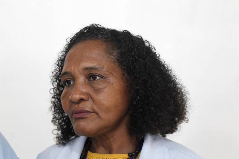 A erradicação do analfabetismo nos presídios do Pará é uma das metas de gestão da Superintendência do Sistema Penitenciário do Estado (Susipe), que por meio da sua Diretoria de Reinserção Social, realizou na manhã da última quinta-feira (22), a cerimônia de entrega do certificado de alfabetização à 32 internos custodiados no Centro de Recuperação do Coqueiro (CRC). Na foto, a coordenadora educacional do CRC, Lindomar Carvalho.

FOTO: AKIRA ONUMA / ASCOM SUSIPE
DATA: 22.11.2018
BELÉM - PARÁ <div class='credito_fotos'>Foto: Akira Onuma / Ascom Susipe   |   <a href='/midias/2018/originais/b7c025b2-7f67-4c62-8038-c006cadc395d.jpg' download><i class='fa-solid fa-download'></i> Download</a></div>