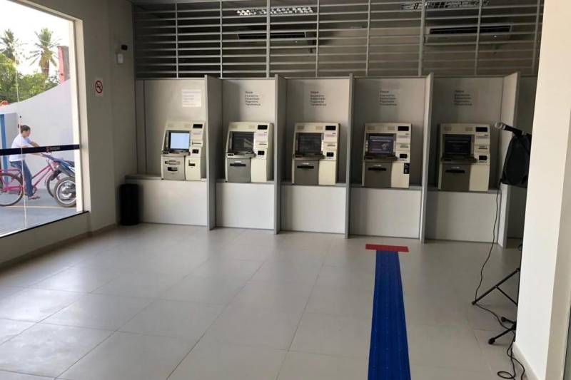As novas instalações da agência Salvaterra, entregues na manhã desta segunda-feira (5), já estão em pleno funcionamento no município localizado na ilha do Marajó.
FOTO: ASCOM BANPARÁ
DATA: 05.11.2018
SALVATERRA - PARÁ <div class='credito_fotos'>Foto: Ascom Banpará | <a href='/midias/2018/originais/b7c6069c-0e3c-45a4-bf70-735d58ade56a.jpg' download><i class='fa-solid fa-download'></i> Download</a></div>
