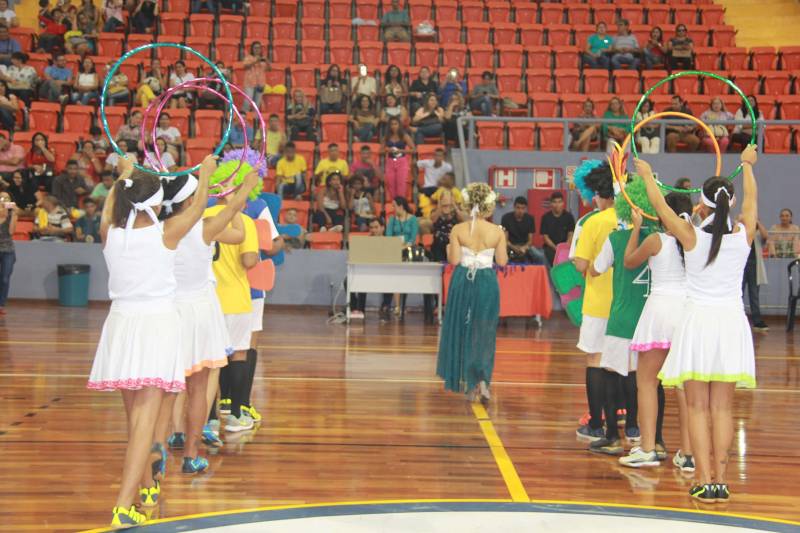 Mais de 60 adolescentes e jovens em cumprimento de medida socioeducativa no Pará conheceram as instalações da Arena Guilherme Paraense (o Mangueirinho), em Belém. O espaço recebeu os internos para o encerramento da II Olimpíada de Inverno da Socioeducação, evento criado com o objetivo de proporcionar atividades de esporte e cultura aos adolescentes em cumprimento de medida socioeducativa no Estado, além de promover o espírito esportivo e garantir maior integração entre os internos. A Arena sediou as finais do futsal feminino e masculino, além de apresentações culturais que marcaram o encerramento da atividade promovida pela Fundação de Atendimento Socioeducativo do Pará (Fasepa), por meio do Projeto Ressignificando Caminhos na Socioeducação.
FOTO: ALBERTO PASSOS / ASCOM FASEPA
DATA: 28.03.2018
BELÉM - PARÁ <div class='credito_fotos'>Foto: ALBERTO PASSOS/ ASCOM FASEPA | <a href='/midias/2018/originais/b7d28ae8-924a-49aa-8f60-948acc7c2c22.jpg' download><i class='fa-solid fa-download'></i> Download</a></div>