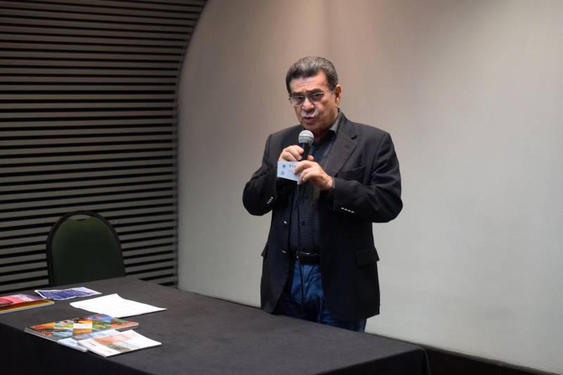 Com forte participação no comércio exterior e uma das economias mais dinâmicas do mundo, Taiwan, localizado na Ásia Oriental, figura entre os mercados de maior interesse do Pará para a geração de negócios. Com este objetivo, a Companhia de Desenvolvimento Econômico do Pará (Codec), em parceria com a Federação das Indústrias do Pará (Fiepa), por meio do Centro Internacional de Negócios (CIN), promoveu, na noite de sexta-feira, 18, o seminário “Oportunidades de Negócios e Parcerias entre Pará e Taiwan”. O evento fez parte da programação do terceiro dia da Feira do Empreendedor 2018, promovida pelo Serviço Brasileiro de Apoio às Micro e Pequenas Empresas (Sebrae PA), no Hangar, em Belém. Representantes do Taitra, Conselho para o Desenvolvimento do Comércio Exterior de Taiwan, foram os responsáveis por apresentar, a um público formado por integrantes de mais de 30 empresas paraenses, além de autoridades de municípios do Pará, as melhores oportunidades de negócios em Taiwan e detalhar a atuação do Taitra - principal organização semi-governamental de promoção comercial e de investimentos em Taiwan. Na foto, Nilson Azevedo, vice-presidente da Fiepa.
FOTO: IGOR NASCIMENTO / ASCOM CODEC
DATA: 19.05.2018
BELÉM - PARÁ <div class='credito_fotos'>Foto: IGOR NASCIMENTO / ASCOM CODEC | <a href='/midias/2018/originais/b8191d0f-4ab7-4311-9277-cac2540e85cb.jpg' download><i class='fa-solid fa-download'></i> Download</a></div>