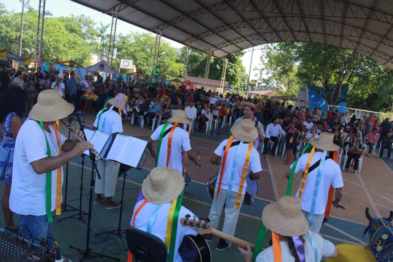 A Fundação de Atendimento Socioeducativo do Pará (Fasepa) realizou na sexta-feira (29), o IV Arraial da Socioeducação (foto), que marcou o encerramento das atividades do primeiro semestre do ano, com uma mostra das iniciativas realizadas na área da cultura, esporte e lazer, nas unidades da Região Metropolitana de Belém. A programação, realizada no espaço Apoena, em Ananindeua, contou com a participação de 70 socioeducandos de 11 unidades da Fundação, envolvendo adolescentes em cumprimento de medida de internação provisória, internação e semiliberdade, além de contar com a presença de servidores e familiares dos internos, na ação que integra o projeto Ressignificando Caminhos na Socioeducação, totalizando cerca de 400 participantes.
FOTO: ALBERTO PASSOS / ASCOM FASEPA
DATA: 29.06.2018
BELÉM - PARÁ <div class='credito_fotos'>Foto: ALBERTO PASSOS/ ASCOM FASEPA | <a href='/midias/2018/originais/b829e1f4-3c13-4bfd-a94d-f6d907e8dfd7.jpg' download><i class='fa-solid fa-download'></i> Download</a></div>