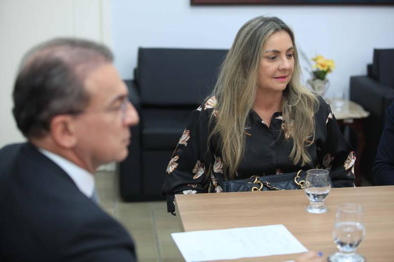 Foi instalado, nesta quarta-feira, 28, durante reunião na sede da Procuradoria-Geral do Estado (PGE/PA), em Belém, o Comitê Interinstitucional de Recuperação de Ativos do Estado do Pará (Cira/PA). O Decreto nº 1.954, que instituiu o grupo de trabalho, foi publicado no Diário Oficial do Estado no dia 5 de janeiro de 2018. Com a atuação do Comitê, o Governo do Estado pretende recuperar bens e direitos obtidos ilegalmente, por meio de ações judiciais e administrativas, além daquelas que visem acautelar o patrimônio público, apurar e reprimir os crimes contra a ordem tributária e a lavagem de dinheiro, com enfoque especial na recuperação de ativos, promovendo ações que resultem na responsabilização administrativa, civil e criminal dos envolvidos. Na foto, a subsecretária de Administração Tributária da Sefa, Maria Rute Tostes.
FOTO: MÁCIO FERREIRA / AG. PARÁ
DATA: 28.02.2018
BELÉM - PARÁ <div class='credito_fotos'>Foto: MÁCIO FERREIRA/ AG. PARÁ | <a href='/midias/2018/originais/b83754fb-1c0c-46bd-95b7-5b9d6e64c391.jpg' download><i class='fa-solid fa-download'></i> Download</a></div>