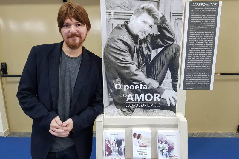 De 27 de abril a 6 de maio, Marabá viveu dez intensos dias de programação acadêmica, cultural e literária no Centro de Convenções Leonildo Borges Rocha, durante o 1º Salão do Livro de Carajás. O poeta paraense Eduardo Santos (foto) estava muito animado com o Salão do Livro de Carajás por ter sido um lugar de visibilidade e boas vendas.
FOTO: ASCOM CRGSP
DATA: 06.05.2018
MARABÁ - PARÁ <div class='credito_fotos'>Foto: ASCOM CRGSP | <a href='/midias/2018/originais/b848db42-d989-43dd-a6f6-7d7516b90822.jpg' download><i class='fa-solid fa-download'></i> Download</a></div>