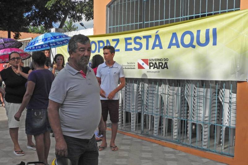 Começou nesta segunda-feira (19) e segue até o dia 21, no município de Augusto Corrêa, na Região do Salgado, as ações do Pro Paz Cidadania. Os atendimentos à população ocorreram em dois dias, simultaneamente, no Centro de Nazaré e no Instituto Casa da Fraternidade, no bairro Nazaré. Os moradores da cidade puderam solicitar a emissão de registro geral (RG), CPF, Certidão de Nascimento (1ª e 2ª via), Identidade Jovem (Id jovem) e Identidade de Nome Social, assim como aconselhamento jurídico. A maior procura é por RG e Certidão de Nascimento, justamente um dos focos da caravana que é reduzir os sub-registros.
FOTO: CARLOS SODRÉ / AG. PARÁ
DATA: 19.03.2018
AUGUSTO CORRÊA - PARÁ <div class='credito_fotos'>Foto: Carlos Sodré/Agência Pará | <a href='/midias/2018/originais/b8ecf1a6-bde5-421b-9358-05c2fb473b9f.jpg' download><i class='fa-solid fa-download'></i> Download</a></div>