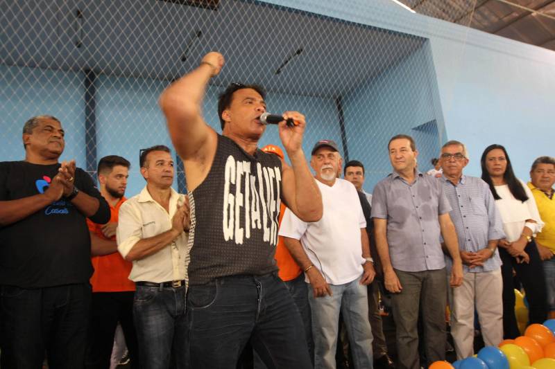 O governador Simão Jatene, na manhã deste sábado (14), no município de Castanhal, nordeste do Pará, assinou oficialmente a lei que regulamenta o serviço de transporte alternativo intermunicipal de passageiros. A cerimônia ocorreu no ginásio Loyola Passarinho. Na foto, o deputado federal, Wladimir Costa.

FOTO: CRISTINO MARTINS / AG. PARÁ
DATA: 14.04.2018
CASTANHAL - PARÁ <div class='credito_fotos'>Foto: Cristino Martins/Ag. Pará   |   <a href='/midias/2018/originais/b90896dd-719e-47db-8d5a-39aca48fef20.jpg' download><i class='fa-solid fa-download'></i> Download</a></div>