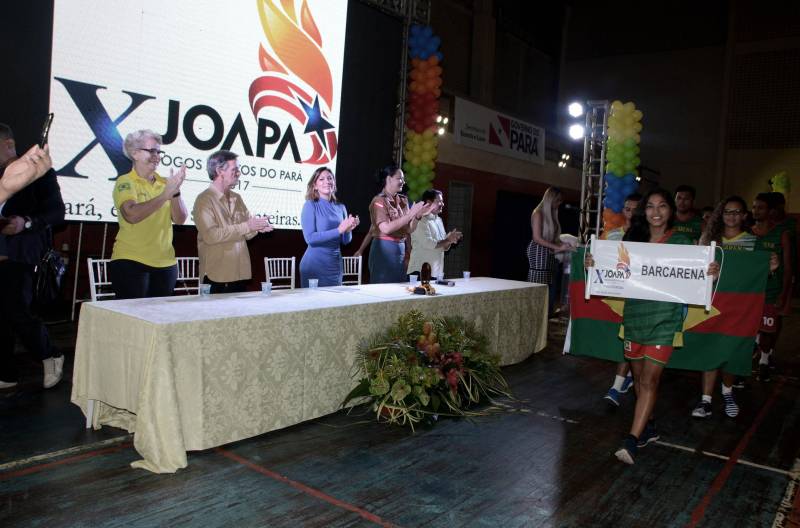Emoção, integração e cores foram elementos que marcaram a cerimônia de abertura dos Jogos Abertos do Pará (Joapa), nesta quinta-feira (22). Quem compareceu ao evento presenciou atrações culturais e apresentações artísticas, no ginásio do Núcleo de Esporte e Lazer (NEL), em Belém.
FOTO: RAI PONTES / ASCOM SEDUC
DATA: 22.03.2018
BELÉM - PARÁ <div class='credito_fotos'>Foto: Rai Pontes/Ascom Seduc | <a href='/midias/2018/originais/b92cc42a-e7f3-4080-8434-c8633fe9e641.jpg' download><i class='fa-solid fa-download'></i> Download</a></div>