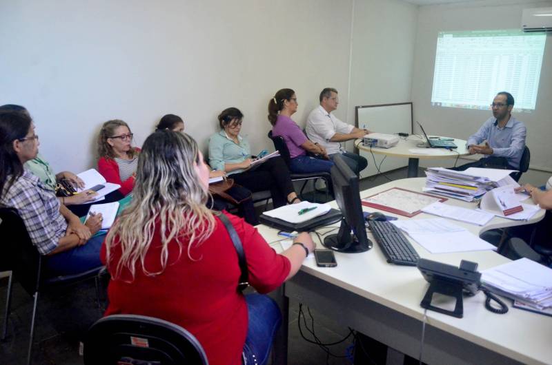 A Secretaria de Estado de Educação (Seduc) lançou na quinta-feira (3), a Avaliação Sispae 2018. Evento bianual, trata-se de uma avaliação em larga escala da educação paraense, composta de provas e questionários de pesquisa de fatores contextuais associados ao desempenho escolar. Os estudantes matriculados nas escolas das duas redes públicas, além de responderem a esse questionário, farão em outubro as provas de Língua Portuguesa e Matemática. Com o objetivo de mobilizar os municípios para participarem da avaliação, a coordenação do Sistema Paraense Educacional (SisPAE) - órgão vinculado à Secretaria Adjunta de Ensino (Saen) da Seduc, reuniu em Belém com dirigentes da educação de vários municípios para lançar a mobilização das prefeituras.
FOTO: ASCOM / SEDUC
DATA: 04.05.2018
BELÉM - PARÁ <div class='credito_fotos'>Foto: ASCOM SEDUC | <a href='/midias/2018/originais/b935b87f-d6e9-4b73-a95d-f45a3def68f4.jpg' download><i class='fa-solid fa-download'></i> Download</a></div>