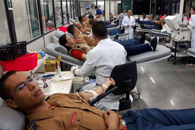 A campanha “Salvar Vidas Está no Meu Sangue”, promovida pelo Centro de Hemoterapia e Hematologia do Pará (Hemopa), que começou dia 24 deste mês, será encerrada neste sábado, 1° de dezembro, com programação especial que contará com sanduíche personalizado em homenagem ao doador de sangue, abraço simbólico ao prédio do hemocentro e campanha interna com jovens e pais do projeto “Escola da Vida” do Corpo de Bombeiros do Pará. Tudo será realizado ao longo do dia, de 7h30 às 17h.

FOTO: ASCOM HEMOPA
DATA: 30.11.2018
BELÉM - PARÁ <div class='credito_fotos'>Foto: Ascom Hemopa   |   <a href='/midias/2018/originais/b94341eb-352e-4746-b0cf-a76031d3561e.jpg' download><i class='fa-solid fa-download'></i> Download</a></div>