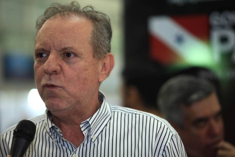 A abertura da Feira Pará Negócios 2018, nesta quinta-feira (22), no Hangar Convenções e Feiras da Amazônia, em Belém. Segundo Hélio Duarte (foto), proprietário da ZSun Energy, Paragominas receberá um novo investimento produtivo que já inicia com números importantes. “A nossa previsão de capacidade instalada inicial é de 6 mil módulos fotovoltaicos por mês e de produção final de 15 mil módulos solares mensais, além da geração de novos empregos", disse. 

FOTO: MÁCIO FERREIRA / AG. PARÁ
DATA: 22.11.2018
BELÉM - PARÁ <div class='credito_fotos'>Foto: MÁCIO FERREIRA/ AG. PARÁ   |   <a href='/midias/2018/originais/ba5eebf3-592f-419d-8133-f5e86b6624f9.jpg' download><i class='fa-solid fa-download'></i> Download</a></div>