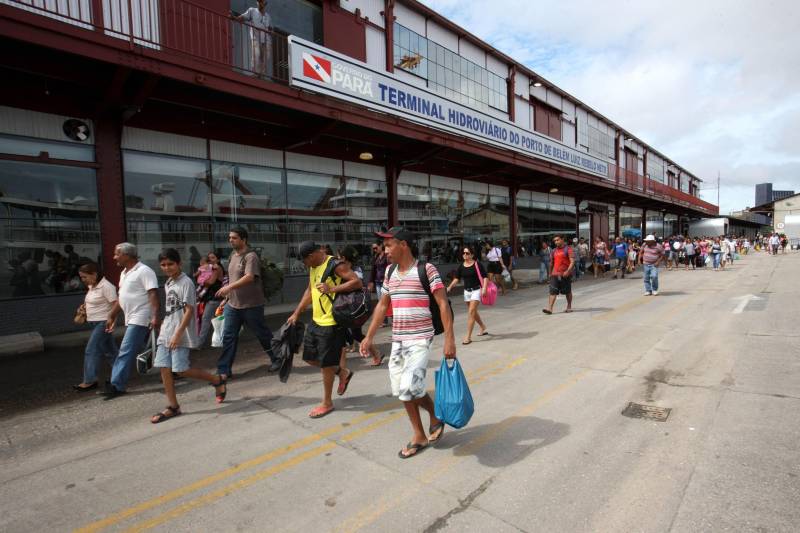 Presentear Belém com obras que tragam impactos positivos para a população da capital paraense sempre foi uma marca do Governo do Pará. Seja na área da mobilidade urbana, do esporte e lazer, de infraestrutura ou tecnologia, todas ajudaram a criar novos capítulos de uma história que hoje completa 402 anos. Na foto, Terminal Hidroviário do Porto de Belém ?Luiz Rebelo Neto?.

FOTO: CLÁUDIO SANTOS / ARQUIVO AG. PARÁ
DATA: 12.01.2018
BELÉM - PARÁ <div class='credito_fotos'>Foto: Cláudio Santos/ Ag. Pará   |   <a href='/midias/2018/originais/ba8b194b-6f14-4a46-804d-3770d2eb8c29.jpg' download><i class='fa-solid fa-download'></i> Download</a></div>