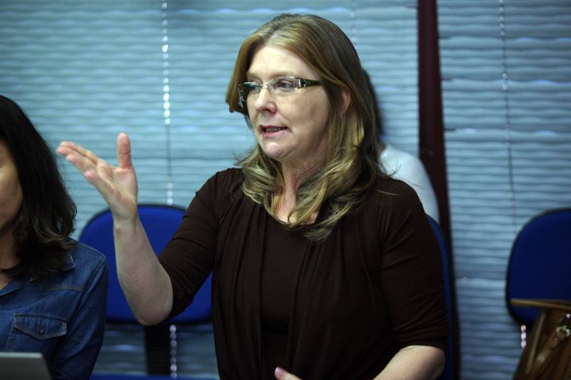 O 23º sorteio do Programa Nota Fiscal Cidadã, de estímulo a cidadania fiscal ocorreu nesta quarta-feira (20) na sede da Secretaria de Estadoda Fazenda (Sefa), em Belém. Na foto, a coordenadora do Programa, Roseli Pantoja.
FOTO: MARCELO LELIS / AG. PARÁ
DATA: 20.06.2018
BELÉM - PARÁ <div class='credito_fotos'>Foto: Marcelo Lelis / Ag. Pará | <a href='/midias/2018/originais/bab1791d-4e53-4c80-8ea8-54c816e5670e.jpg' download><i class='fa-solid fa-download'></i> Download</a></div>