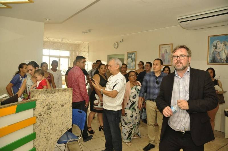 A Secretaria de Estado de Saúde Pública (Sespa) realizou, nesta quinta (12) e sexta-feira (13), na Câmara Municipal de Salinópolis, a I Reunião Avaliativa dos Hospitais Regionais sob Gestão do Estado, tendo como tema principal a contratualização de hospitais no âmbito do Sistema Único de Saúde (SUS) em consonância com a Política Nacional de Atenção Hospitalar (PNHOS). Na foto, diretores dos hospitais regionais visitam o Hospital Regional Dr. Olímpio Cardoso da Silveira.
FOTO: JOSÉ PANTOJA / ASCOM SESPA
DATA: 13.04.2018
SALINÓPOLIS - PARÁ <div class='credito_fotos'>Foto: José Pantoja / Ascom Sespa | <a href='/midias/2018/originais/bab27074-3a1d-4767-a58a-78096b714a22.jpg' download><i class='fa-solid fa-download'></i> Download</a></div>