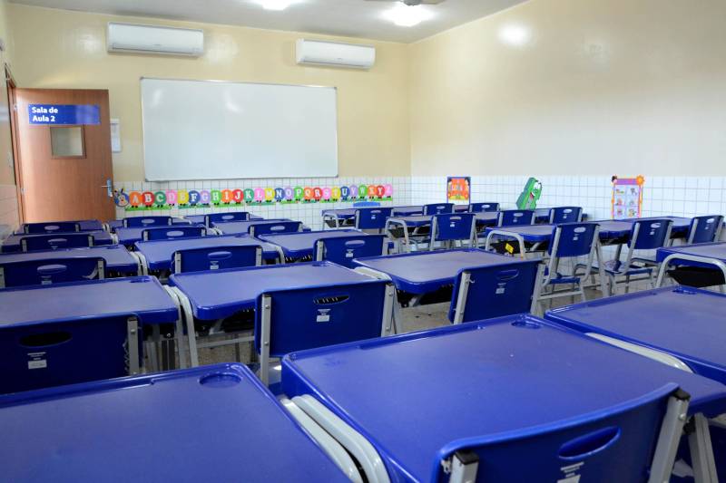 A nova escola é a sexta que o governo entrega desde março. Na próxima quinta-feira, 28, será inaugurada a Escola de Ensino Fundamental Gregório de Almeida Brito; localizada no Paar (Ananindeua).
FOTO: FERNANDO NOBRE / ASCOM SEDUC
DATA: 23.06.2018
ANANINDEUA - PARÁ <div class='credito_fotos'>Foto: FERNANDO NOBRE/ASCOM SEDUC | <a href='/midias/2018/originais/bac83adf-5555-41b8-8d79-76abe499c6fc.jpg' download><i class='fa-solid fa-download'></i> Download</a></div>