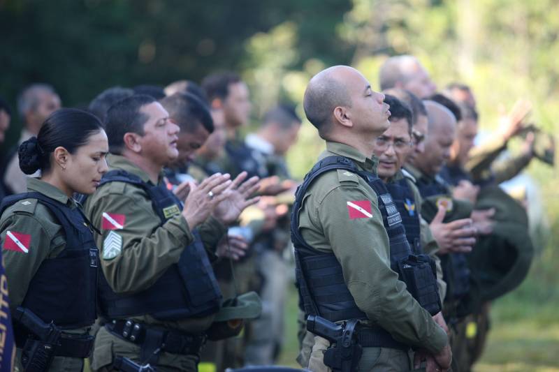 Com nível de especialização, o Curso de Policiamento Rodoviário reúne em Belém, até sexta-feira (15), agentes da Polícia Rodoviária Estadual (PRE) e de outros órgãos do Sistema de Segurança Pública, como o Departamento de Trânsito (Detran), além da Polícia Rodoviária Federal.
FOTO: MARCELO LELIS / AG. PARÁ
DATA: 14.06.2018
MOSQUEIRO - PARÁ <div class='credito_fotos'>Foto: Marcelo Lelis / Ag. Pará | <a href='/midias/2018/originais/bb0fb48b-2891-4dad-ba6e-674436046870.jpg' download><i class='fa-solid fa-download'></i> Download</a></div>