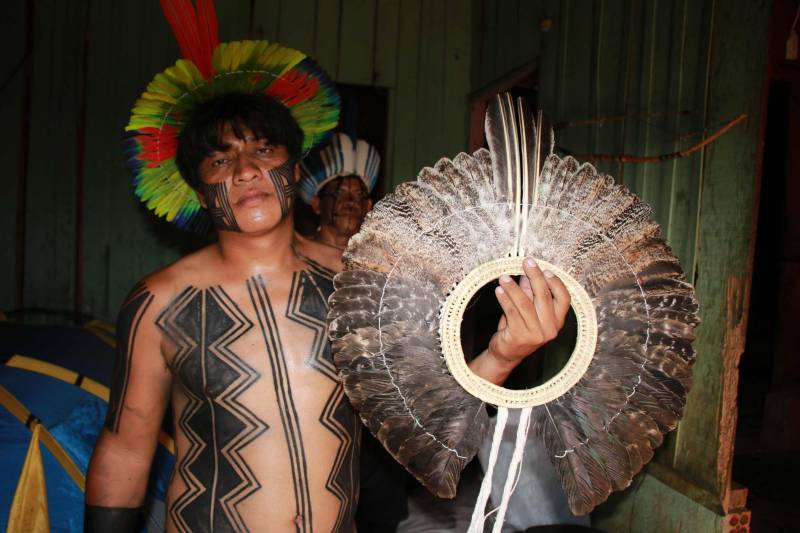Está quase tudo pronto para a 6ª Semana dos Povos Indígenas, que começa neste domingo (15), em São Félix do Xingu, no sudeste do Pará. Entre os indígenas já presentes em São Félix estão os primos Fetxa e Thaysaka Fulni-ô (foto), de Pernambuco.
FOTO: ALDAREY TAMANDARÉ / DIVULGAÇÃO
DATA: 15.04.2018
SÃO FÉLIX DO XINGU - PARÁ <div class='credito_fotos'>Foto: ALDAREY TAMANDARÉ / DIVULGAÇÃO | <a href='/midias/2018/originais/bb19027d-d556-4ca3-ada7-1efb601753bf.jpg' download><i class='fa-solid fa-download'></i> Download</a></div>