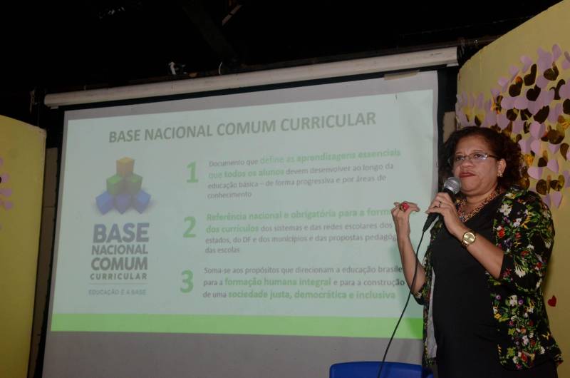 A Secretaria de Estado de Educação (Seduc), em parceria com a União Nacional dos Dirigentes Municipais de Educação, apresentou a gestores da educação, nesta quarta-feira (20), o Programa de Apoio à Implementação da Base Nacional Comum Curricular (BNCC), referente à Educação Infantil e ao Ensino Fundamental (anos iniciais e finais). Na foto, Maria de Fátima Cravo de Sousa, técnica da Diretoria de Educação Infantil e Ensino Fundamental da Seduc.
FOTO: ELISEU DIAS / ASCOM SEDUC
DATA: 20.06.2018
BELÉM - PARÁ <div class='credito_fotos'>Foto: Eliseu Dias / Ascom Seduc | <a href='/midias/2018/originais/bb23f212-e640-4a8f-baa7-672d9b803cd8.jpg' download><i class='fa-solid fa-download'></i> Download</a></div>