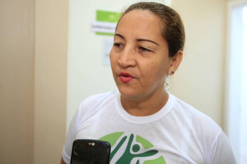 Começou nesta segunda-feira (18), a quinta turma do curso de Cuidador de Idosos, ofertado pelo Hospital Público Estadual Galileu (HPEG), em Belém. O curso é totalmente gratuito e voltado para pessoas de baixa renda, que buscam especialização no cuidado com a pessoa idosa. Na foto, a técnica de enfermagem Teresa Peniche, 52 anos.
FOTO: MÁCIO FERREIRA / AG. PARÁ
DATA: 19.06.2018
BELÉM - PARÁ <div class='credito_fotos'>Foto: MÁCIO FERREIRA/ AG. PARÁ | <a href='/midias/2018/originais/bb750cef-9f9a-456b-8920-88c551aa088f.jpg' download><i class='fa-solid fa-download'></i> Download</a></div>