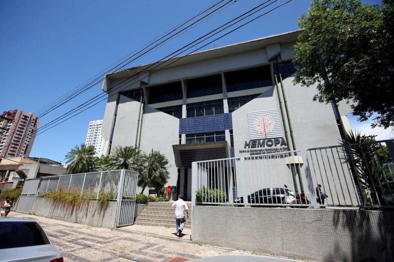 Para tentar reverter o baixo estoque de sangue, a Fundação Centro de Hemoterapia e Hematologia do Pará (Hemopa) tem investido em parcerias e campanhas externas de coleta de sangue. Nesta semana, haverá ação em dois locais diferentes: na sede da Polícia Civil e também em frente ao Hospital Ophir Loyola.
FOTO: ASCOM / HEMOPA
DATA: 14.06.2018
BELÉM - PARÁ <div class='credito_fotos'>Foto: Ascom Hemopa | <a href='/midias/2018/originais/bb866b27-4988-4700-aa22-bf318a35c12a.jpg' download><i class='fa-solid fa-download'></i> Download</a></div>