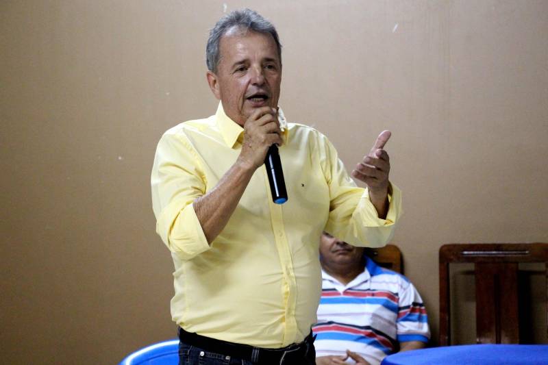 O município de Xinguara também comemora os 36 anos de emancipação neste domingo (13). A celebração de convênios entre a Prefeitura e o Estado abriu as comemorações. Foi firmado convênio para a construção de uma clínica de fisioterapia, no valor de R$ 289.051,66. Também foi assinado convênio de R$ 357.204,96, destinado à iluminação do trecho urbano da Avenida Xingu. Segundo o prefeito de Xinguara, Osvaldo de Oliveira Assunção Júnior (foto), as obras governamentais demonstram o interesse do Governo do Pará em contribuir efetivamente para o desenvolvimento dos municípios.
FOTO: ANTONIO MACEDO / DIVULGAÇÃO
DATA: 12.05.2018
XINGUARA - PARÁ <div class='credito_fotos'>Foto: ANTONIO MACEDO / DIVULGAÇÃO | <a href='/midias/2018/originais/bbe2484b-a458-44b9-bfb8-f8737bb81872.jpg' download><i class='fa-solid fa-download'></i> Download</a></div>