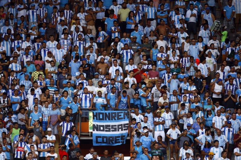 O Clube do Remo venceu o Paysandu por 2 a 1 na tarde deste domingo, partida realizada no Estádio Mangueirão, e largou na frente pelo título do Campeonato Paraense de 2018.
FOTO: THIAGO GOMES / AG. PARÁ
DATA: 01.04.2018
BELÉM - PARÁ <div class='credito_fotos'>Foto: Thiago Gomes /Ag. Pará | <a href='/midias/2018/originais/bbf6848d-7ad7-4d1a-a0ff-ce8e0c230a8a.jpg' download><i class='fa-solid fa-download'></i> Download</a></div>