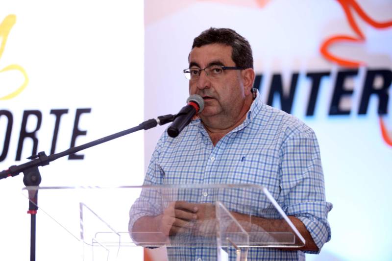 A pecuária é uma das principais cadeias produtivas do Pará, que se destaca no cenário nacional por possuir o quinto maior rebanho bovino, com mais de 20 milhões de cabeças. A importância do Estado na cadeia produtiva brasileira é destaque na InterCorte, evento que reúne iniciativas em prol do desenvolvimento do setor. A abertura, na noite desta segunda-feira, 21, no Carajás Centro de Convenções, em Marabá, sudeste paraense, contou com a presença do governador Simão Jatene, parlamentares e autoridades locais. Na foto, Adnan Demachki, representante da classe produtiva.

FOTO: THIAGO GOMES / AG. PARÁ
DATA: 21.05.2018
MARABÁ - PARÁ <div class='credito_fotos'>Foto: Thiago Gomes /Ag. Pará   |   <a href='/midias/2018/originais/bbfb9d28-17b0-4cf6-8c1e-29a8bc27fe42.jpg' download><i class='fa-solid fa-download'></i> Download</a></div>
