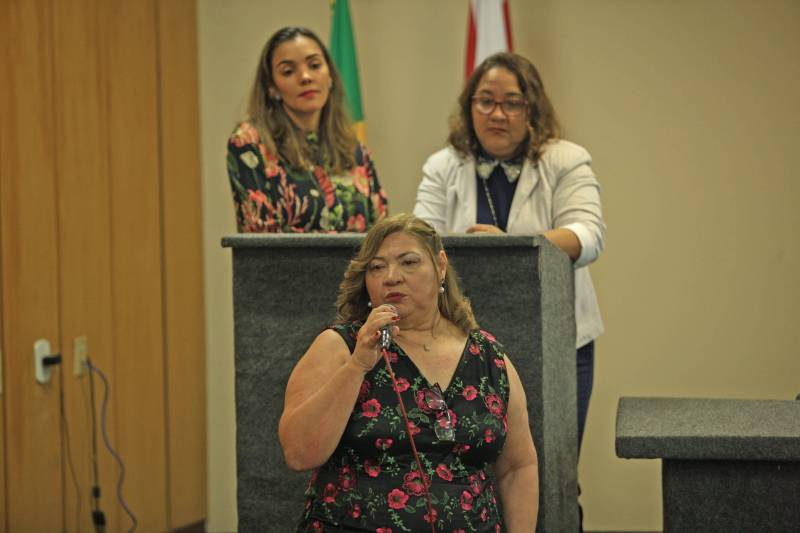 A Secretaria de Estado da Fazenda (Sefa) lançou nesta quarta-feira (09) o serviço de parcelamento de impostos estaduais pela internet. O evento, destinado a empresários e contadores, foi realizado no auditório da Escola de Governança Pública (EGPA), em Belém. Podem ser parcelados pela internet o Imposto sobre Operações Relativas à Circulação de Mercadorias e sobre Prestações de Serviços de Transporte Interestadual e Intermunicipal e de Comunicação (ICMS); Imposto sobre a Propriedade de Veículos Automotores (IPVA); Imposto sobre a Transmissão Causa Mortis e Doação de quaisquer bens ou direitos (ITCD); Taxa de Controle, Acompanhamento e Fiscalização das Atividades de Exploração e Aproveitamento de Recursos Hídricos (TFRH); Taxa de Controle, Acompanhamento e Fiscalização das Atividades de Pesquisa, Lavra, Exploração e Aproveitamento de Recursos Minerais (TFRM); Taxa de Serviços de Arrecadação por Documento de Arrecadação Estadual (DAE) e Dívida Ativa Não Tributária (Dant). Os débitos podem ser pagos em até 60 parcelas, desde que o valor da cada parcela não seja menor que 50 Unidades Padrão Fiscal do Pará (UPF-PA), que hoje é de R$ 3,3271. Na foto, a diretora de Arrecadação e Informações Fazendárias, Edna Farage.
FOTO: MÁCIO FERREIRA / AG. PARÁ
DATA: 09.05.2018
BELÉM - PARÁ <div class='credito_fotos'>Foto: MÁCIO FERREIRA/ AG. PARÁ | <a href='/midias/2018/originais/bc6a6053-c7d2-472e-be35-1f6bbadc00db.jpg' download><i class='fa-solid fa-download'></i> Download</a></div>