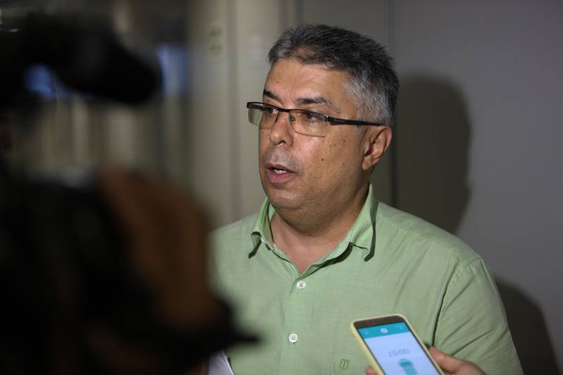 Coletiva na Sespa sobre a suspeita de casos de raiva humana no município de Melgaço. Na foto, o diretor da Sespa, Amarildo Pinheiro.
FOTO: THIAGO GOMES / AG. PARÁ
DATA: 11.05.2018
BELÉM - PARÁ <div class='credito_fotos'>Foto: Thiago Gomes /Ag. Pará | <a href='/midias/2018/originais/bc7025c3-8a04-46ed-bb7a-9f943d0e9b11.jpg' download><i class='fa-solid fa-download'></i> Download</a></div>