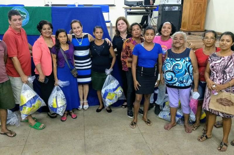 Nesta quinta-feira (8) foram entregues os certificados do curso de “Capacitação em economia solidária, cooperativismo, autogestão, cadeia produtiva de resíduos e informática” para catadores de materiais recicláveis da rede CentPará. Eles receberam, ainda, kits de equipamentos de proteção individual (EPIs).
FOTO: ASCOM SEASTER
DATA: 08.02.2018
BELÉM - PARÁ <div class='credito_fotos'>Foto: Ascom Seaster | <a href='/midias/2018/originais/bcf7fe38-1fa1-4a3f-bb5a-7f563402e316.jpg' download><i class='fa-solid fa-download'></i> Download</a></div>