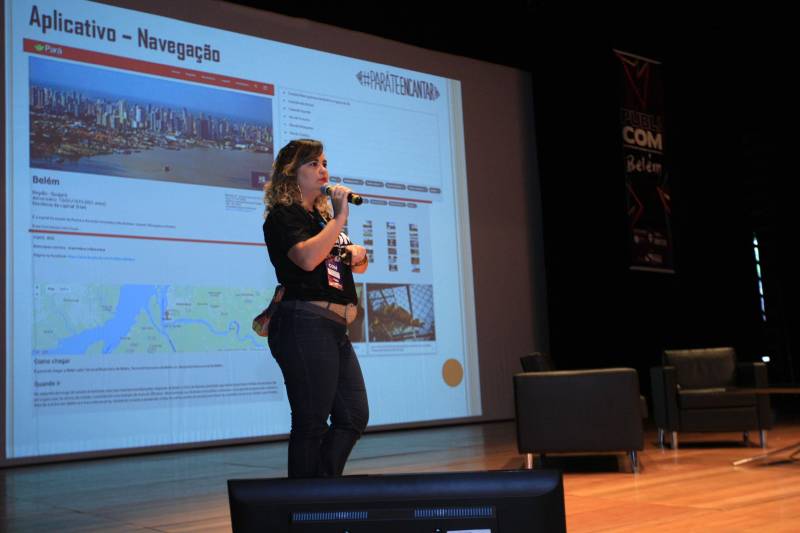 Publicom 2018. O Encontro de Comunicação ocorreu na segunda (11) e terça-feira (12), no Teatro do Sesi, em Belém, e reuniu centenas de participantes. Na foto, a jornalista Sônia Ferro, da organização do encontro.

FOTO: MÁCIO FERREIRA / AG. PARÁ
DATA: 12.06.2018
BELÉM - PARÁ <div class='credito_fotos'>Foto: MÁCIO FERREIRA/ AG. PARÁ   |   <a href='/midias/2018/originais/bd817be6-e477-4a5e-a0f9-0173fd4f5ce8.jpg' download><i class='fa-solid fa-download'></i> Download</a></div>