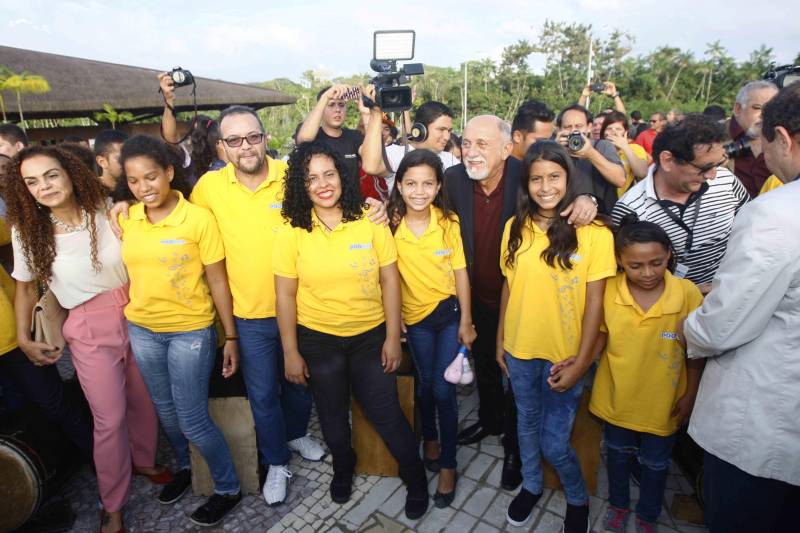 O Parque Estadual do Utinga (PEUt) o mais importante espaço de preservação e estudo da biodiversidade dentro da Região Metropolitana de Belém será reaberto à população a partir desta sexta,16, a partir das 16h30, com apresentações artísticas, com o Boi Veludinho, crianças do Pro Paz e a premiada Orquestra Sinfônica do Theatro da Paz. A apresentação será em um espaço ao ar livre e não será necessária a retirada de ingressos, por esse motivo, a recomendação é que o público chegue cedo, porque a entrada será fechada quando o espaço estiver lotado.
FOTO: THIAGO GOMES / AG PARÁ
DATA: 16.03.2018
BELÉM - PARÁ <div class='credito_fotos'>Foto: Thiago Gomes /Ag. Pará | <a href='/midias/2018/originais/bdfc6459-04ad-46ed-ad50-d3956ae4b577.jpg' download><i class='fa-solid fa-download'></i> Download</a></div>