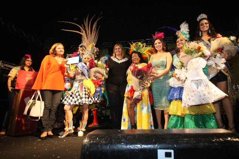 Mais de quatro mil idosos caíram na folia na tarde desta quarta-feira (7), durante o 18° Baile Carnavalesco da Melhor Idade, do projeto Vida Ativa, executado pela Secretaria de estado de Esporte e Lazer (Seel). Uma das grandes atrações foi o concurso que escolheu a “Rainha das Rainhas” da terceira idade, título que este ano ficou com a candidata Lindaura Cardoso, de 63 anos.
FOTO: CARLOS SODRÉ / AG. PARÁ
DATA: 07.02.2018
BELÉM - PARÁ <div class='credito_fotos'>Foto: CARLOS SODRÉ / AG. PARÁ | <a href='/midias/2018/originais/be143d84-ab35-4a23-8046-e10f9aa6353a.jpg' download><i class='fa-solid fa-download'></i> Download</a></div>