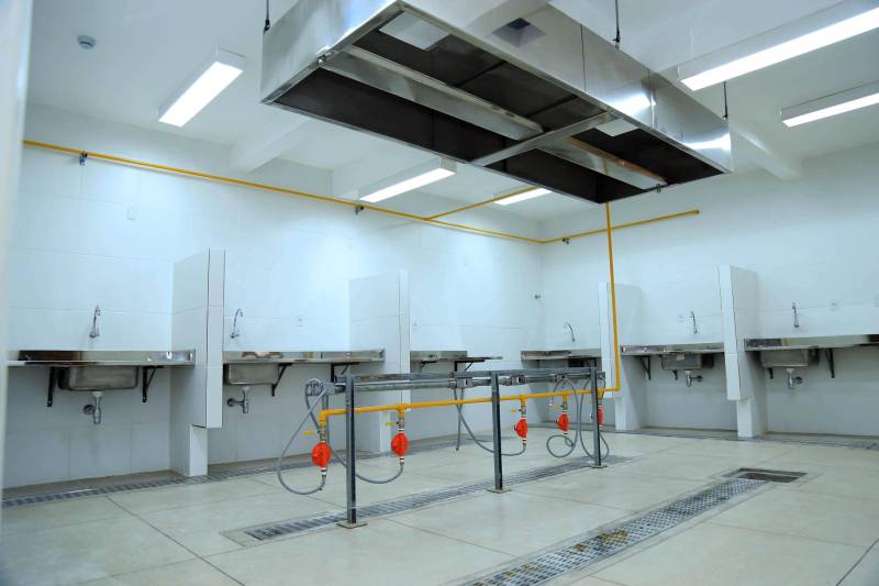 O novo Hospital Santa Rosa, no município de Abaetetuba, no nordeste do Pará, está pronto e será entregue pelo governo do Estado à Prefeitura, na primeira quinzena do mês de dezembro.

FOTO: MÁCIO FERREIRA / AG. PARÁ
DATA: 29.11.2018
ABAETETUBA - PARÁ <div class='credito_fotos'>Foto: MÁCIO FERREIRA/ AG. PARÁ   |   <a href='/midias/2018/originais/be4074d7-d1e5-4068-9b75-6a9d5c14393d.jpg' download><i class='fa-solid fa-download'></i> Download</a></div>