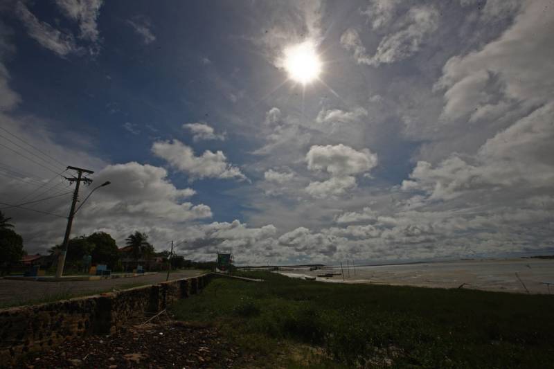 O Centro Integrado de Monitoramento Ambiental Gabriel Guerreiro (Cimam), junto com a diretoria de Meteorologia e Hidrologia da Secretaria de Estado de Meio Ambiente e Sustentabilidade (Semas) divulgaram a previsão de tempo para o Estado durante este segundo final de semana de férias. O Cinam trabalha com um moderno sistema para monitoramento e previsão meteorológica, hidrometeorológica e de eventos extremos relacionados ao clima no Pará. O primeiro final de semana de férias será marcado pela presença de instabilidade atmosférica sobre a Região Metropolitana e Nordeste do estado. Assim, a previsão é de ocorrência de chuvas rápidas entre a tarde e a noite, sobre os principais balneários localizados no nordeste, com maior ocorrência no sábado (7).
FOTO: IGOR BRANDÃO / AG. PARÁ
DATA: 19.04.2019
SALINÓPOLIS - PARÁ <div class='credito_fotos'>Foto: IGOR BRANDÃO / AG. PARÁ | <a href='/midias/2018/originais/be7bcb7c-9bf8-439c-a235-653ba82d6644.jpg' download><i class='fa-solid fa-download'></i> Download</a></div>