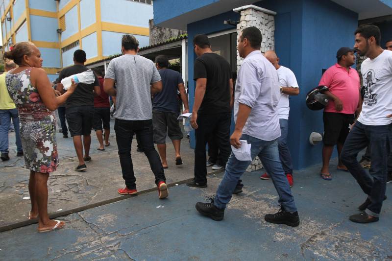 Um total de 9011 candidatos fizeram as provas para concorrer a 500 vagas para agente prisional da Superintendência do Sistema Penitenciário do Estado (Susipe), neste domingo, 18. No total, 11.835 candidatos estavam inscritos para o concurso, que é o primeiro da instituição para o cargo.
FOTO: CRISTINO MARTINS / AG. PARÁ
DATA: 18.03.2018
BELÉM - PARÁ <div class='credito_fotos'>Foto: Cristino Martins/Ag. Pará | <a href='/midias/2018/originais/beec65af-707e-4a36-bde3-d4104908a1d2.jpg' download><i class='fa-solid fa-download'></i> Download</a></div>