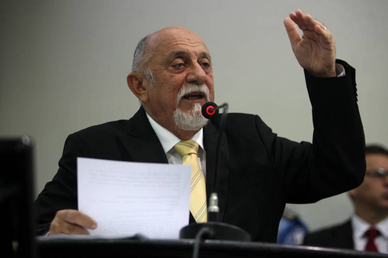 O governador Simão Jatene (foto) entregou, na manhã desta terça-feira (6), a "Mensagem Governamental do Pará à Assembleia Legislativa 2018", em sessão especial que abriu os trabalhos da Casa no exercício 2018. A leitura do documento destacou os principais resultados alcançados pelo governo no ano anterior e fez prognósticos de obras e serviços previstos para este ano.
FOTO: ANTONIO SILVA / AG. PARÁ
DATA: 06.02.2018
BELÉM - PARÁ <div class='credito_fotos'>Foto: Antônio Silva/Ag. Pará | <a href='/midias/2018/originais/bf62cb82-c7bd-4504-9c14-51f2126de855.jpg' download><i class='fa-solid fa-download'></i> Download</a></div>