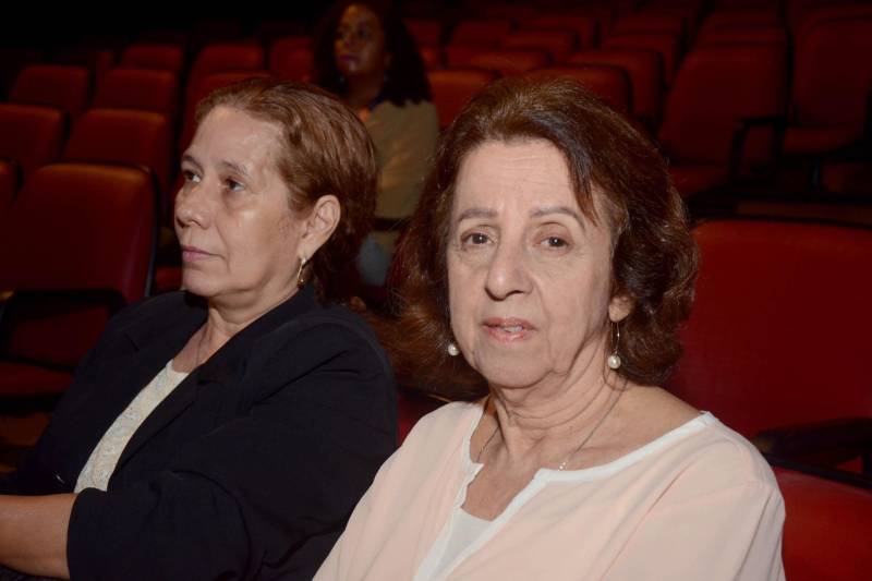 No último dia do I Seminário Regional Paralímpico Escolar 2018, em Belém, nesta sexta-feira (23), professores participaram de duas mesas redondas – Esporte Paralímpico na Escola e Projeto Paralímpico Estadual. A programação viabiliza a formação de 210 professores de Educação Física para atendimento de estudantes com deficiência na região e impulsiona a definição e execução de políticas públicas para esse público específico. Participam do evento docente do Pará, Maranhão, Tocantins e Amapá, da Região Norte II. O evento começou no dia 21, mediante parceria do CPB com o do Governo do Estado, por meio Núcleo de Articulação e Cidadania (NAC), com o Plano Estadual de Ações Integradas à Pessoa com Deficiência – Existir; e do Núcleo de Esporte e Lazer (NEL) da Secretaria de Estado de Educação (Seduc). Na foto, a assessora do NAC, Meive Piacesi (d).
FOTO: ELISEU DIAS / ASCOM SEDUC
DATA: 23.03.2018
BELÉM - PARÁ <div class='credito_fotos'>Foto: Eliseu Dias / Ascom Seduc | <a href='/midias/2018/originais/bf9dddc7-255c-4039-8d06-2ba2fd8f40f8.jpg' download><i class='fa-solid fa-download'></i> Download</a></div>