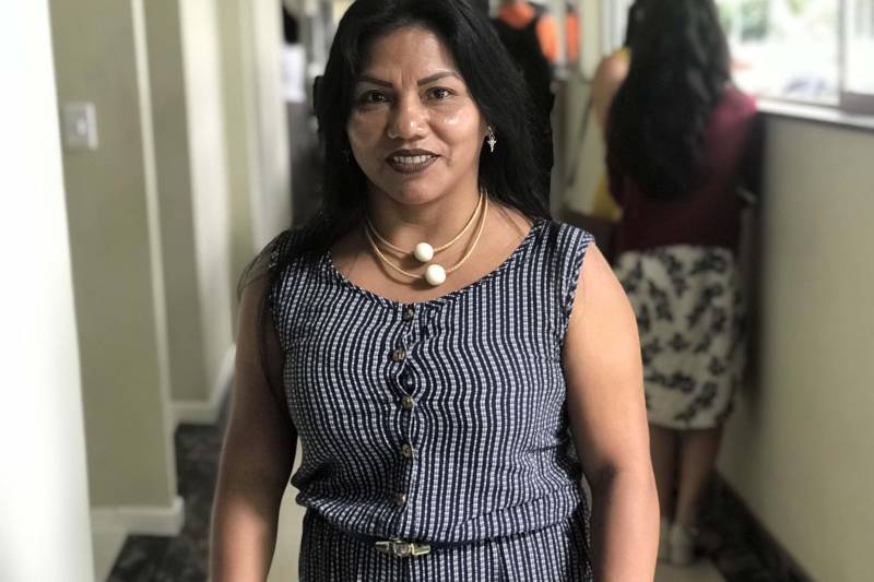 Clarice Gama (foto), representante da Coordenação das Organizações Indígenas da Amazônia Brasileira (Coiab), disse que a oficina “traz uma proposição muito grande para os servidores públicos do Pará. Parabenizo a todos que fazem parte da composição desse evento, pois se trata de uma proposição que vem questionar, já que muitas vezes os estados brasileiros não se preocupam em preparar os seus servidores, para que eles entendam melhor as questões relacionadas a essa Convenção 169.
FOTO: WAGNER ALMEIDA / ASCOM SEJUDH
DATA: 03.05.2018
BELÉM - PARÁ <div class='credito_fotos'>Foto: Wagner Almeida/ Ascom Sejudh | <a href='/midias/2018/originais/bfca323a-2c19-4538-afbc-107e6b02f0c6.jpg' download><i class='fa-solid fa-download'></i> Download</a></div>