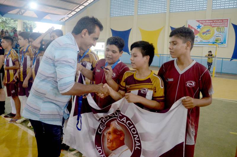 A etapa regional dos Jogos Estudantis Paraenses (Jeps), realizada de 16 a 19 de maio, no município de Igarapé-Açu, no nordeste do Estado, selecionou os times que vão disputar a etapa estadual, em junho, em Belém. Depois dos quatro dias de disputas, Castanhal foi apontada como a delegação que levará para a próxima etapa o maior número de times.
FOTO: RAI PONTES / ASCOM SEDUC
DATA: 20.05.2018
IGARAPÉ-AÇU - PARÁ <div class='credito_fotos'>Foto: Rai Pontes/Ascom Seduc | <a href='/midias/2018/originais/bffa6ef3-e6f2-4557-a7d4-606183e4ed94.jpg' download><i class='fa-solid fa-download'></i> Download</a></div>