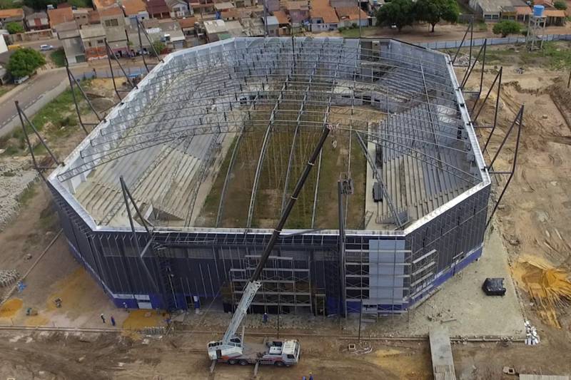 Uma vistoria técnica à obra do ginásio poliesportivo de Santarém, no oeste paraense, foi feita pelo governador Simão Jatene nesta terça-feira (4). Além do ginásio, que está em fase de conclusão e será entregue até o final deste ano, a região do Baixo Amazonas vai dispor de sete novos terminais hidroviários.

FOTO: DIVULGAÇÃO
DATA: 12.12.2018
SANTARÉM - PARÁ <div class='credito_fotos'>Foto: Divulgação   |   <a href='/midias/2018/originais/c0156cae-832d-4119-afa1-bd18573be1b1.jpg' download><i class='fa-solid fa-download'></i> Download</a></div>