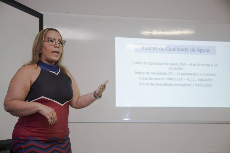 O Dia Mundial da Água é comemorado na próxima quinta-feira, 22 de março, mas o Programa de Pós-Graduação em Ciências Ambientais (PPGCA) da Universidade do Estado do Pará (Uepa) antecipou as comemorações lançando na tarde de quinta-feira, 15, o IET: um aplicativo para celular que calcula o índice de qualidade da água, uma ferramenta para auxiliar pesquisadores da área de recursos hídricos. Na foto, a professora doutora Hebe Morganne Campos Ribeiro, do PPGCA.
FOTO: NAILANA THIELY / ASCOM UEPA
DATA: 15.03.2018
BELÉM - PARÁ <div class='credito_fotos'>Foto: Nailana Thiely / Ascom Uepa | <a href='/midias/2018/originais/c05890c9-f446-4111-a3d6-23f2df90b655.jpg' download><i class='fa-solid fa-download'></i> Download</a></div>